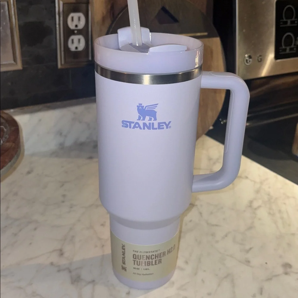 Stanley 40 oz. Quencher H2.0 FlowState Tumbler NWT - Picture 2 of 4